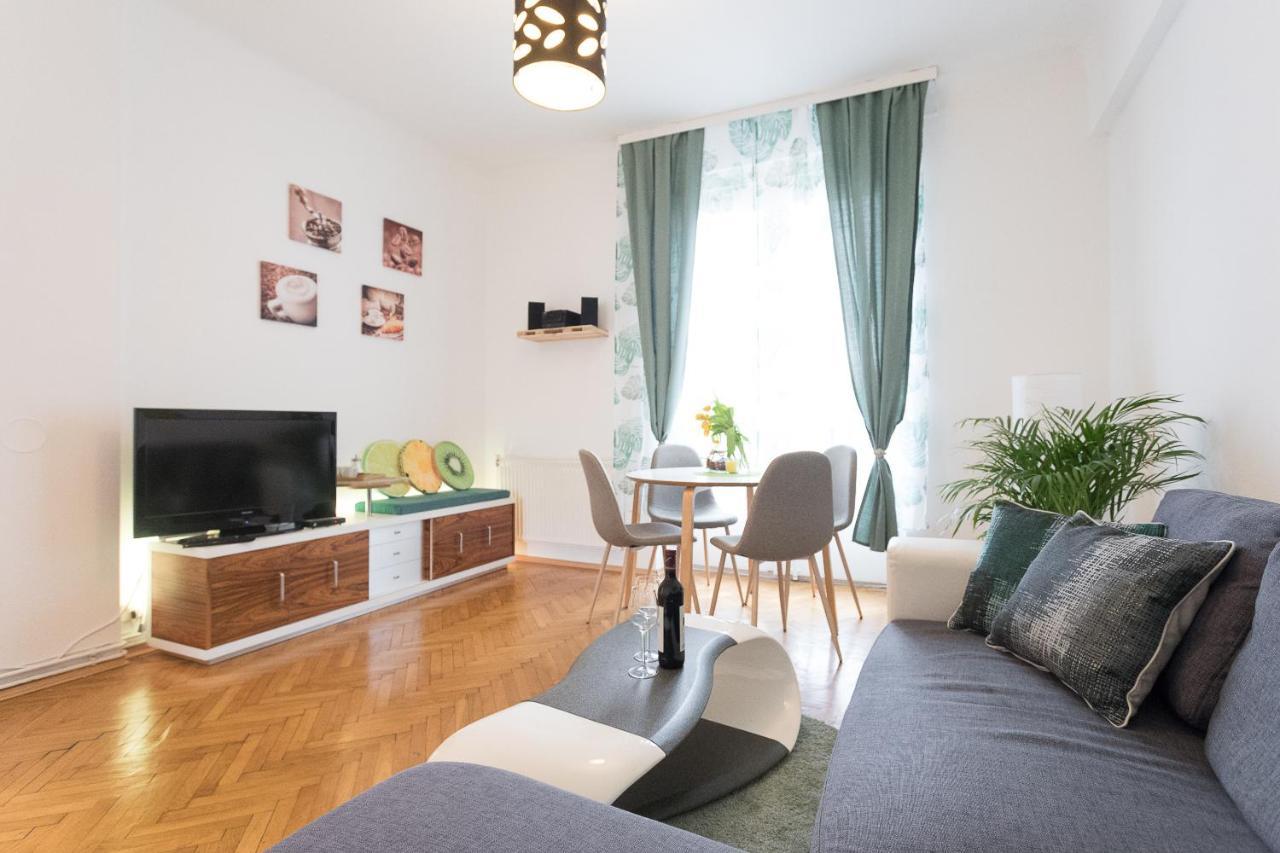 French Balcony - 45M² - Szeneviertel Apartment Vienna Exterior photo