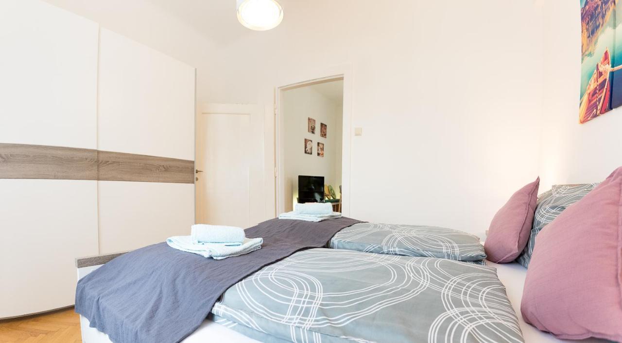 French Balcony - 45M² - Szeneviertel Apartment Vienna Exterior photo