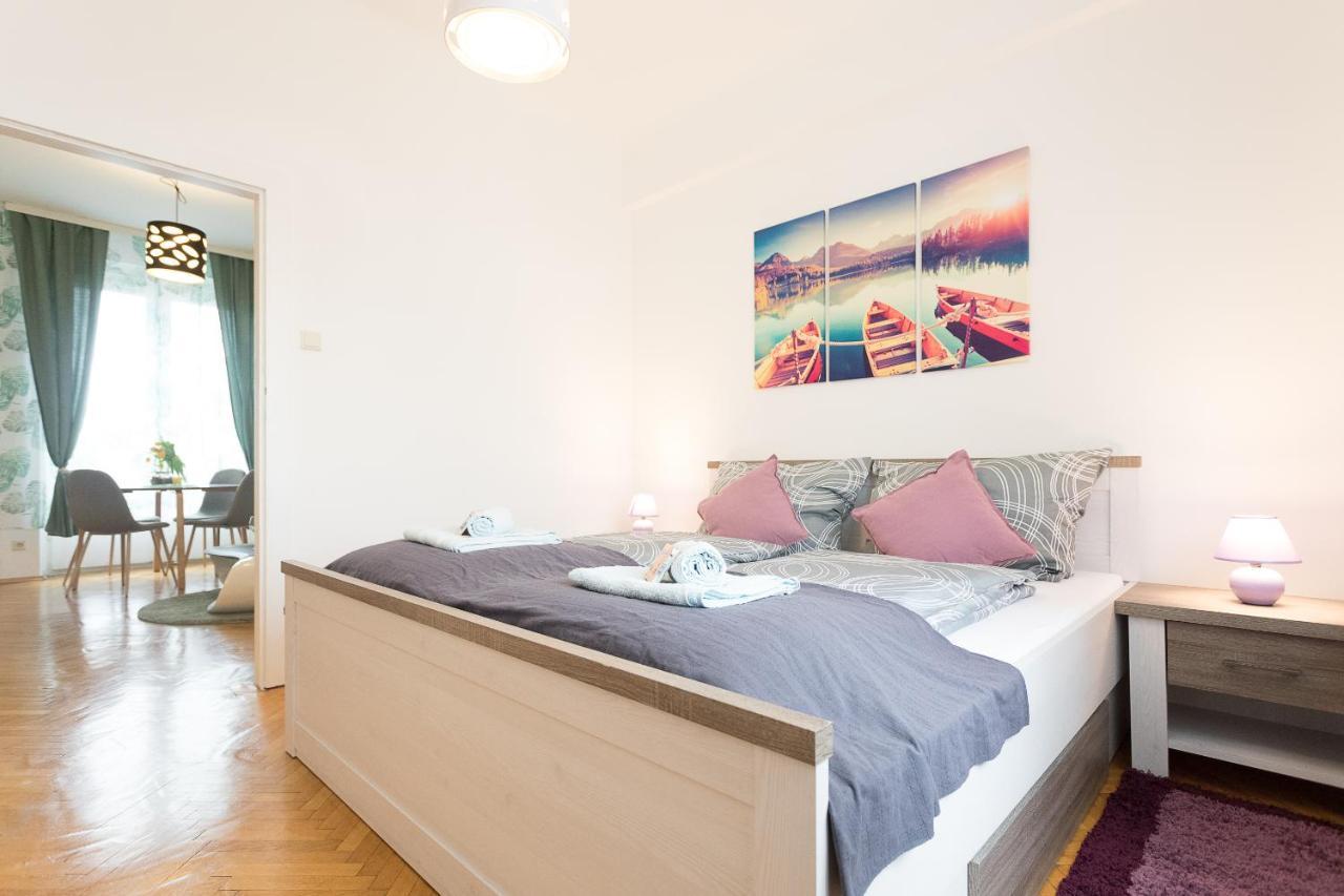 French Balcony - 45M² - Szeneviertel Apartment Vienna Exterior photo