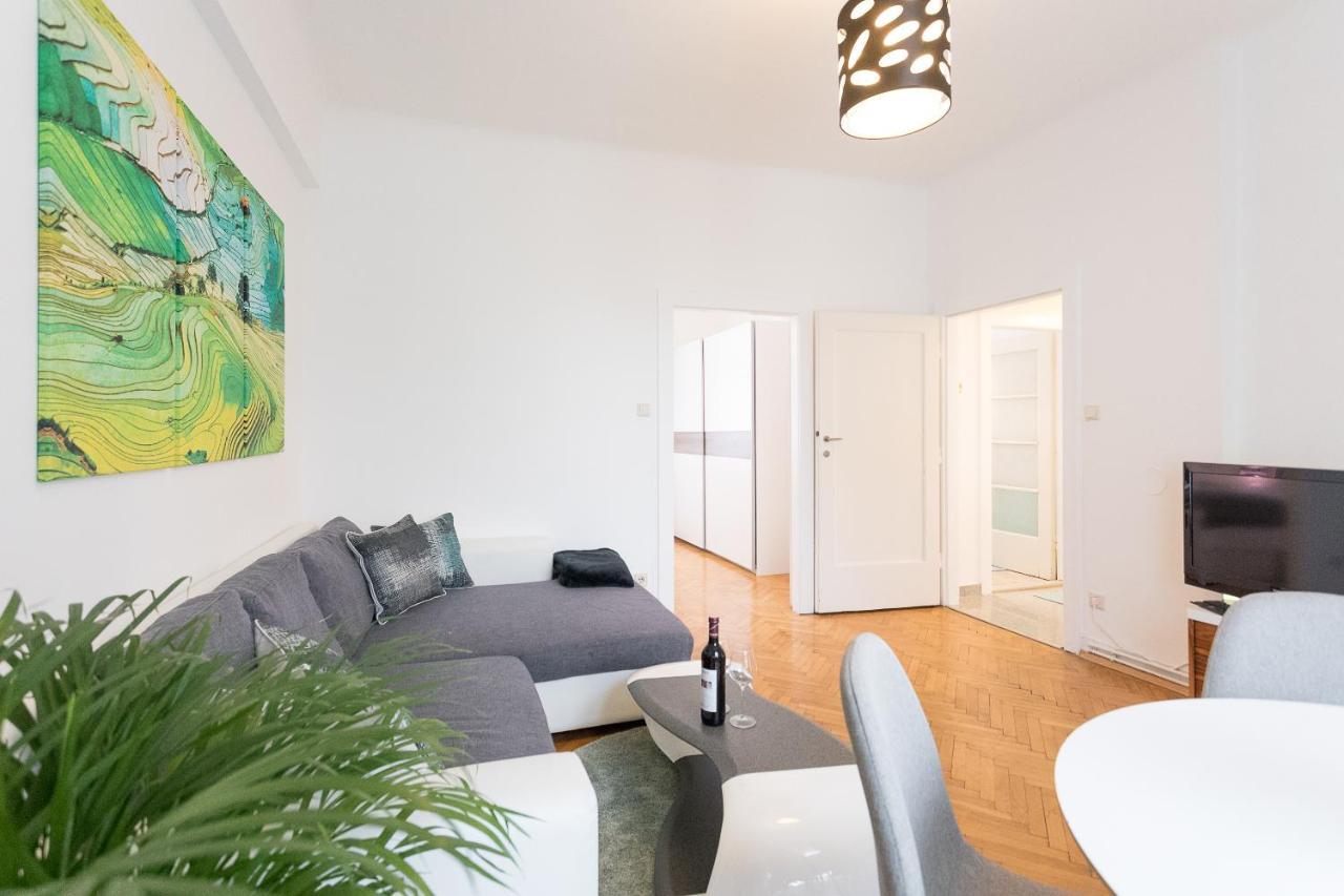 French Balcony - 45M² - Szeneviertel Apartment Vienna Exterior photo