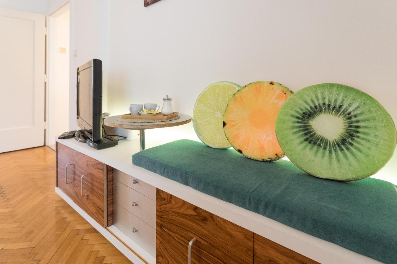 French Balcony - 45M² - Szeneviertel Apartment Vienna Exterior photo