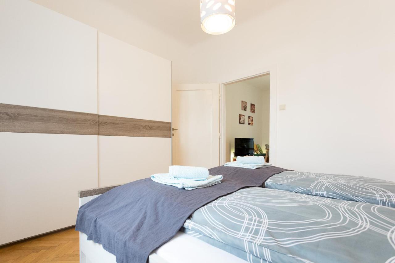 French Balcony - 45M² - Szeneviertel Apartment Vienna Exterior photo